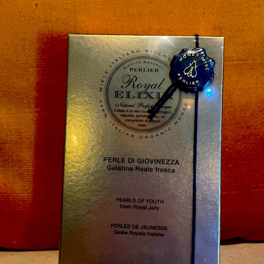ROYAL ELIXIR Royal Jelly Serum.